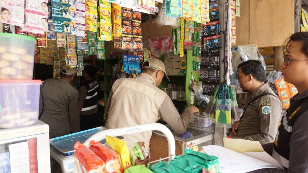Operasi Gabungan Sita 3.040 Batang Rokok Ilegal di Lamongan