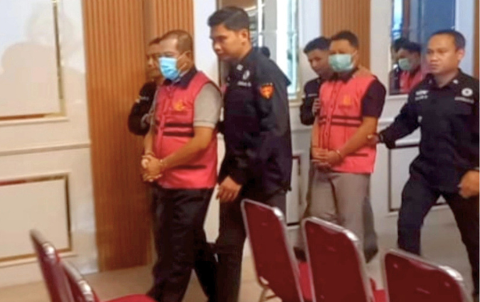 Penahanan tiga tersangka pungli PTSL Desa Wonosari.