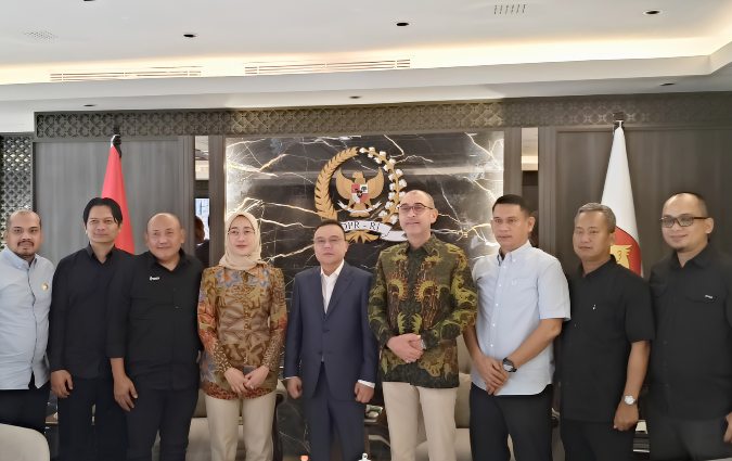 Komisi VI DPR RI memfasilitasi pertemuan antara manajemen PT Sinergi Gula Nusantara (SGN), PT Perkebunan Nusantara (PTPN), dan Serikat Pekerja Perkebunan Nusantara (SPBUN SGN) bersama Wakil Ketua DPR RI Sufmi Dasco Ahmad di Kompleks Parlemen, Senayan, Jakarta, Rabu (29/7/2026).