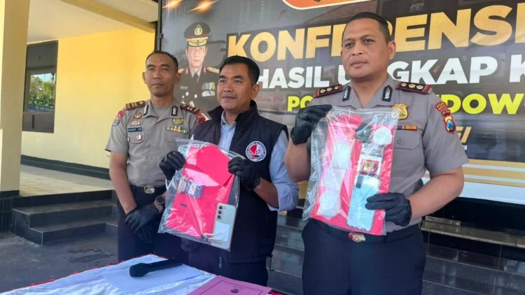 Kapolres Bondowoso AKBP Dr. Aryo Dwi Wibowo menyampaikan paparan dalam konferensi pers, Kamis (2/7/2026).
