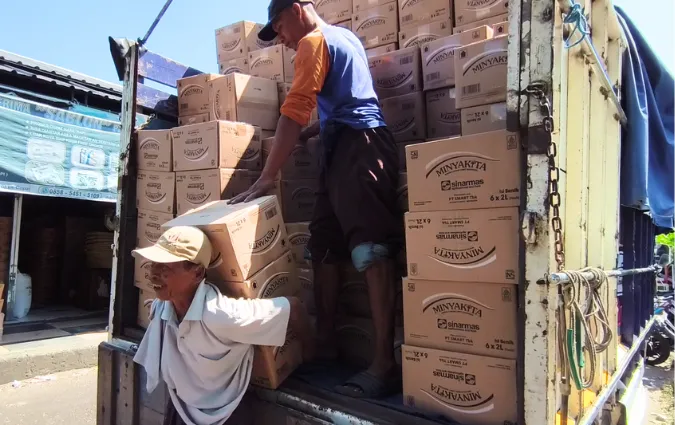 Pasokan MinyaKita Kembali Masuk Pasar di Magetan, Bulog Salurkan 9 Ribu Liter