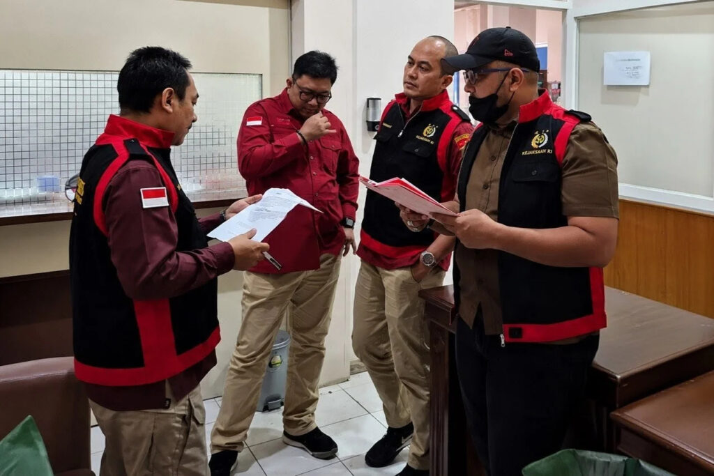 Kantor Dinkes Kabupaten Malang Digeledah Kejari Terkait Dugaan Korupsi Ambulans Senilai Rp8,4 Miliar.