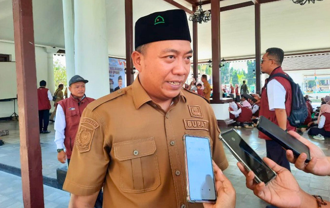 Bupati Situbondo Yusuf Rio Wahyu Prayogo menghadiri peringatan Hari Jadi Program Keluarga Harapan (PKH) ke-19 di Pendopo Pate Alos, Kecamatan Besuki.