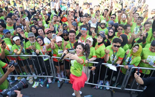 DJ UNA Bakar Semangat Ribuan Peserta PKB Run Fest Jatim 2026