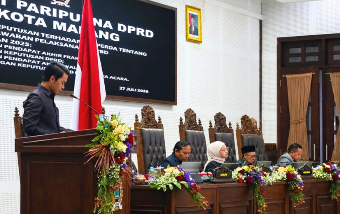 Ketua Fraksi PKB DPRD Kota Malang, Saniman Wafi, saat membacakan pendapat akhir Fraksi PKB