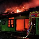 Diduga Korsleting Listrik, Rumah Makan Padang di Tulungagung Terbakar