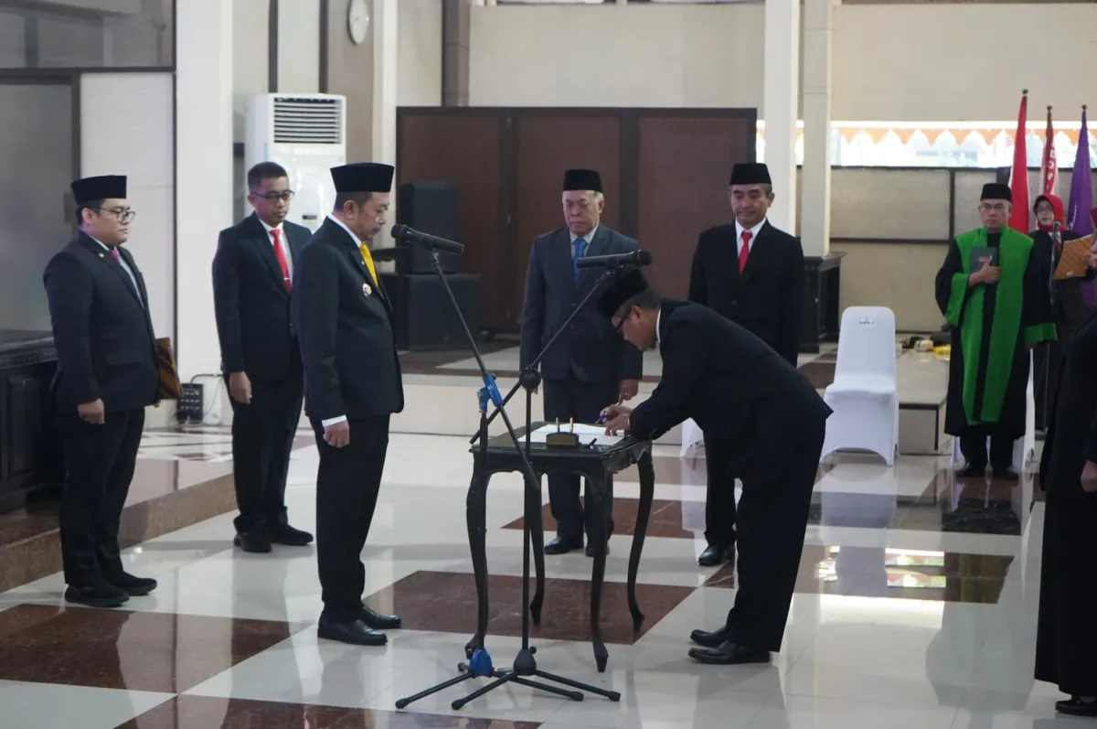 Lantik Pengawas dan Kepala Sekolah, Bupati Bondowoso Tekankan Peningkatan Mutu Pendidikan