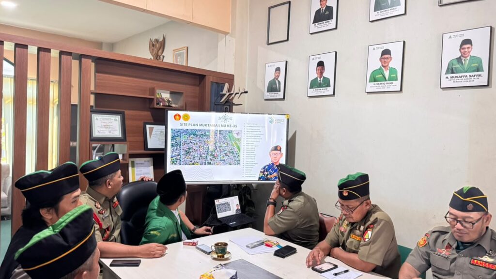 Ketua GP Ansor Jatim Musaffa Safril dan Jajaran Satkorwil Banser Jatim.